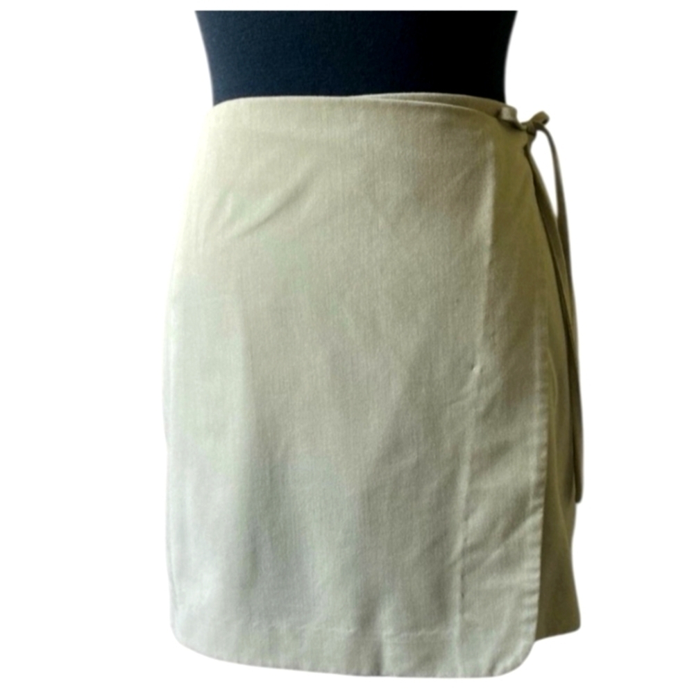 Le Lis Collection Women's Khaki Mini Casual Wrap Skirt Size Small.